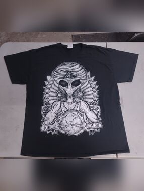 Alien Graphic Tee - Men's XL - Black & White